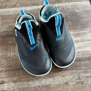 Nike Slip-On Athletic Sneakers, medical staff shoes, Zoom pulse model